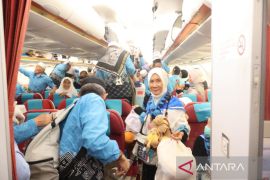 Jamaah haji Kloter 18 Debarkasi Banjarmasin tiba di tanah air