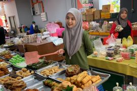 Di Pasar Siti Khadijah, Kelantan terasa dekat dengan Indonesia