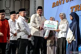 Gubernur Sumut salurkan zakat Rp3,5 miliar ke 5.051 penerima manfaat