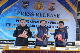 Polda Papua serahkan dua tersangka korupsi BKD Waropen ke jaksa