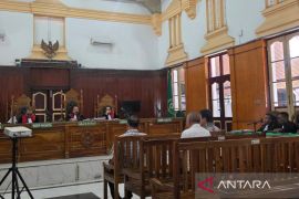 Hakim perintahkan JPU hadirkan eks Pj Wali Kota Tebing Tinggi Moettaqien Hasrimi di sidang korupsi smartboard