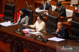 Rapat Paripurna Ke-21 DPR : Bahas laporan BPK hingga setujui naturalisasi Mitchell Baker dan Luke Vickery
