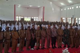 Pemerintah Puncak beri beasiswa kuliah kepada 317 pelajar