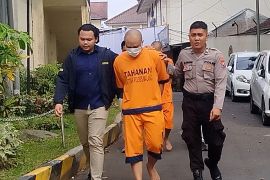 Mengaku pegawai pemprov, dua penipu perdaya ratusan warga di Malang