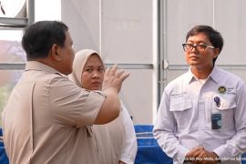 Prabowo cek kebersihan dan keamanan pangan dapur MBG di Palmerah