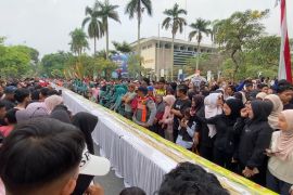 Pekanbaru pecahkan rekor MURI ketan talam durian terpanjang di Dunia