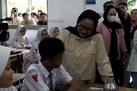 Mensesneg ungkap alasan pemerintah tunjuk Nanik jadi Kepala BGN