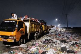 Kebakaran TPA Jatiwaringin tak ganggu layanan pengangkutan sampah