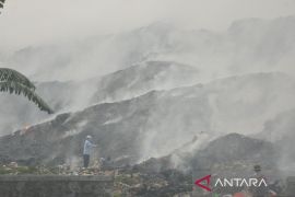 Dua heli water bombing hingga skema TMC padamkan api di TPA Tangerang