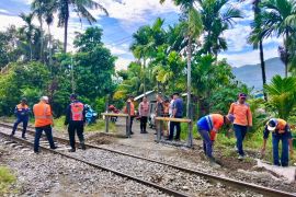Perkuat Keselamatan Perjalanan Kereta Api, KAI Divre II Sumbar Tuntaskan Program Nasional Penutupan 35 Perlintasan Liar