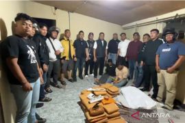 Satres Narkoba Polresta Bukittinggi gagalkan pengiriman ganja ke Bandung
