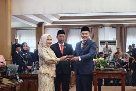 Ketua DPRD Banjarbaru terima palu sidang usai dilantik