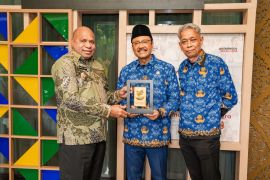 Gubernur Papua usul guru lokal mengajar di Sekolah Rakyat
