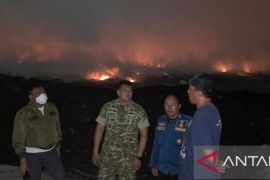 BNPB kerahkan helikopter untuk padamkan kebakaran TPA Jatiwaringin