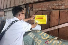 Perumda Pasar Makassar segel 308 kios di Pasar Kerung-kerung