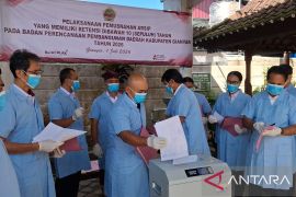 Efisiensi administrasi, Pemkab Gianyar musnahkan ribuan lembar berkas dan arsip usang
