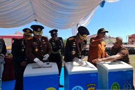 BI dan Polda NTT musnahkan 1.723 lembar uang palsu hasil sitaan