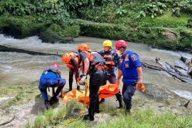 Tim SAR gabungan evakuasi pria  hanyut di Sungai Bah Toguran Sumut