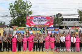 Kapolres HST tekankan jaga kepercayaan masyarakat kepada 49 personel naik pangkat