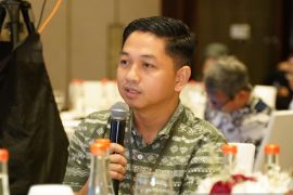 Distorsi etika berpendapat di Sumatera Barat; Ketika kritik kehilangan adab
