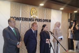 Puan sebut sikap politik PDIP jelas, tepis posisi "abu-abu"