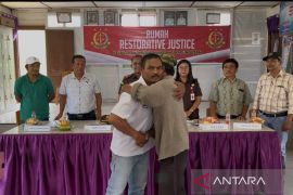 Kejati Sumut hentikan perkara penganiayaan di Humbang Hasundutan melalui keadilan restoratif