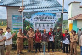 PT Tapian Nadenggan tanam 500 pohon lestarikan lingkungan dan pemberdayaan masyarakat