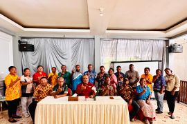 Dinkes Papua Barat gandeng kepala kampung deteksi dini kusta di Teluk Wondama