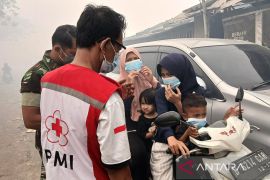 Pemkab Tangerang siagakan tenaga medis di lokasi kebakaran TPA