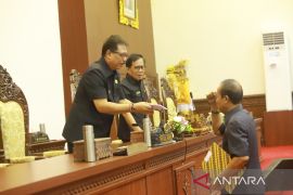 DPRD Gianyar terima Raperda Pertanggungjawaban Pelaksanaan APBD 2025