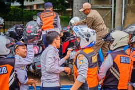 Sudinhub Jaksel tindak parkir liar yang manfaatkan fasum di Setiabudi