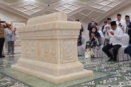 Ketua MPR bicara peran Bung Karno saat ziarah ke makam Imam Bukhari