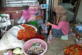Disdag Mataram menjaga stok dan pasokan stabilkan harga kebutuhan pokok
