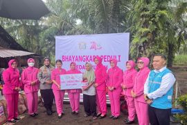 Wujud Kepedulian Sosial, Ketua Bhayangkari Sumbar dan PLN Survey Program Bedah Rumah serta Bantuan Listrik Gratis