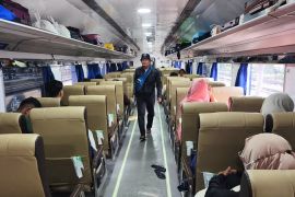 KAI resmi gunakan rangkaian ekonomi premium kereta Rajabasa