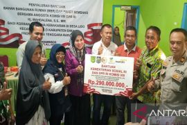 Anggota DPR RI salurkan bantuan untuk korban kebakaran di Bima