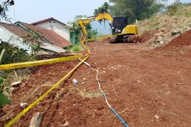 Satpol PP Bandung Barat hentikan sementara proyek ilegal di lereng Gunung Pasarean