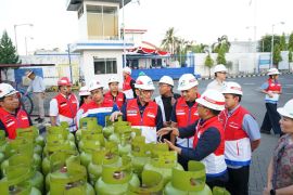 Kawal mandat presiden, Komut Pertamina M Iriawan jamin stok LPG Surabaya aman