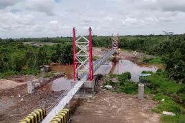 WIKAIKON Dukung Konektivitas Daerah melalui Pengadaan Jembatan Gantung di Berbagai Wilayah Indonesia