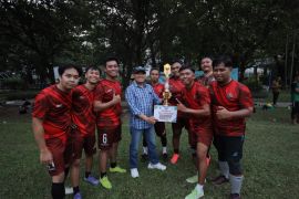Bahagia Cup 2 pererat silaturahmi dosen dan tendik, Tim Jenderal Sudirman raih gelar juara