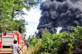Sumur minyak tradisional di Aceh Timur meledak
