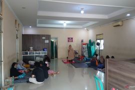 28 warga terdampak kebakaran TPA Jatiwaringin bertahan di pengungsian