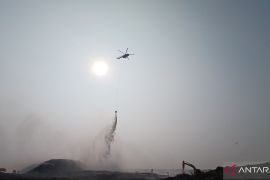 Ada dua helikopter tambahan untuk atasi kebakaran TPA Jatiwaringin