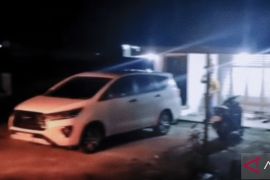 Tim KPK kembangkan kasus OTT di Kuansing, geledah rumah kepala dinas perkebunan