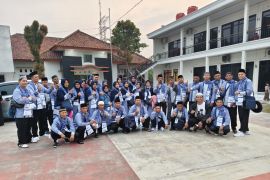 Dari jasa penyeberangan, 36 warga Karawang berangkat umroh