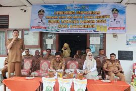 Pemkot Payakumbuh serahkan bantuan cadangan beras pemerintah untuk 466 kepala keluarga