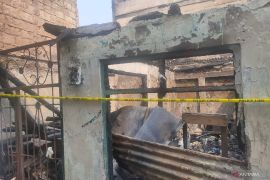 Kebakaran tewaskan lansia di Jakbar, korban diduga sempat bakar lilin