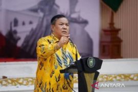 Plt Gubri minta Komisaris Direksi BUMD bertanggung jawab kontribusi besar