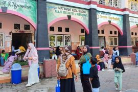 Disdik Mataram distribusi siswa baru menumpuk guna pemerataan