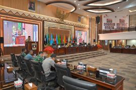 Gubernur Mahyeldi Serahkan KUA-PPAS 2027 ke DPRD, Akselerasi Transformasi Ekonomi Jadi Prioritas